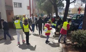 Les enfants participe au grand nettoyage à Vitrolles