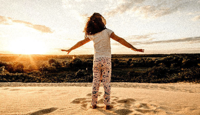 © Jonathon Borba - Les bienfaits de l'été et du grand air pour les enfants. activités à l'extérieur