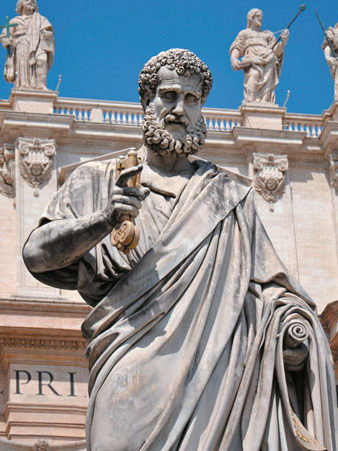 Statue de Saint Pierre à Rome, devant la Basilique qui porte son nom.